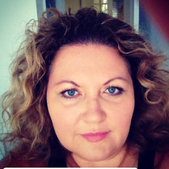 Profile Picture of Paula De abreu (@paulascorner) on Poshmark