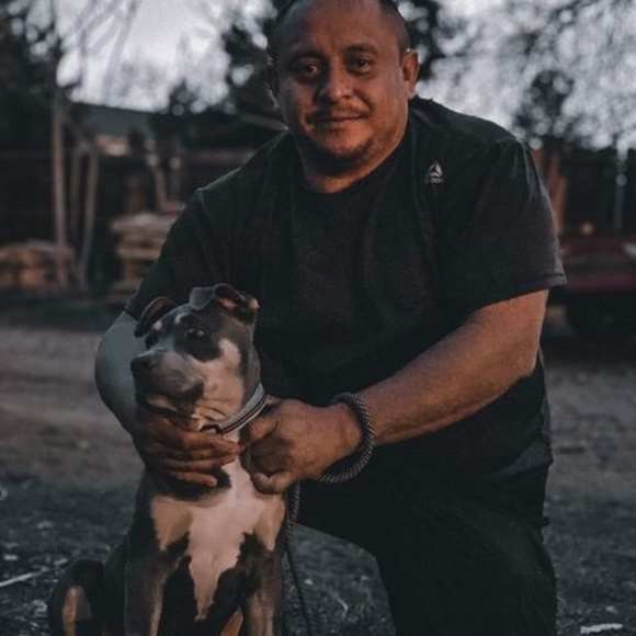 Profile Picture of Ariel Salazar (@ariel82salazar) on Poshmark