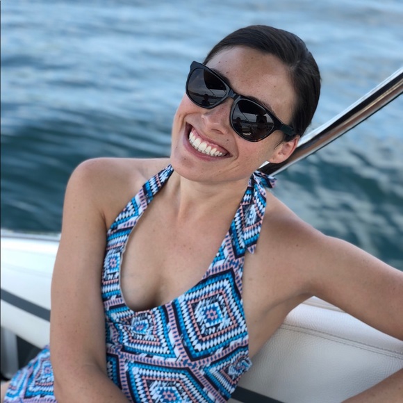 Profile Picture of Anna Stiller (@annastiller) on Poshmark