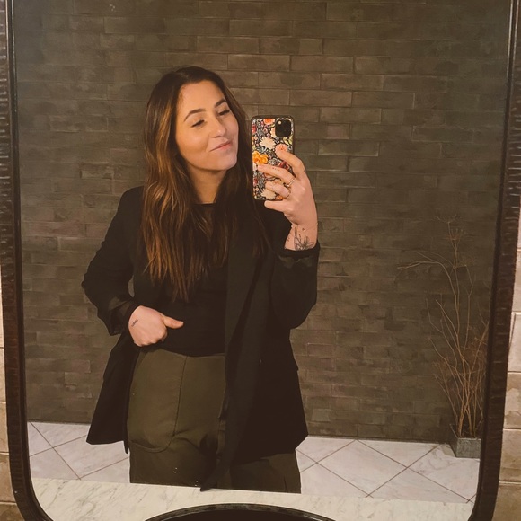 Profile Picture of Kim Handy (@kmariebrock) on Poshmark