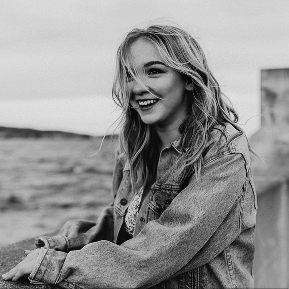 Profile Picture of Lily Poppler (@lpoppler) on Poshmark