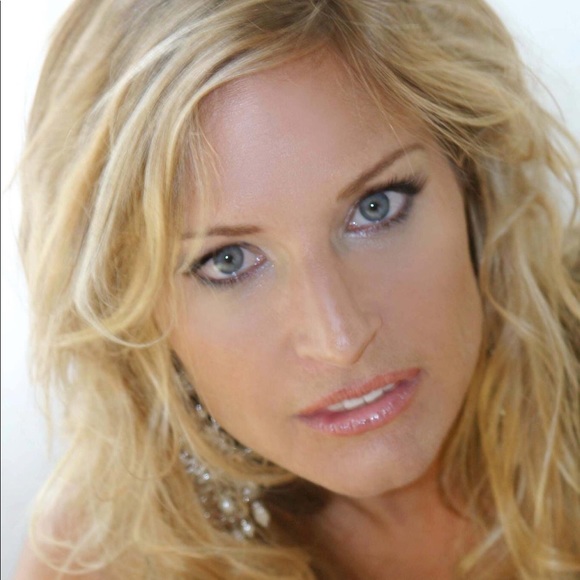 Profile Picture of Joy Conley (@joyconley1) on Poshmark