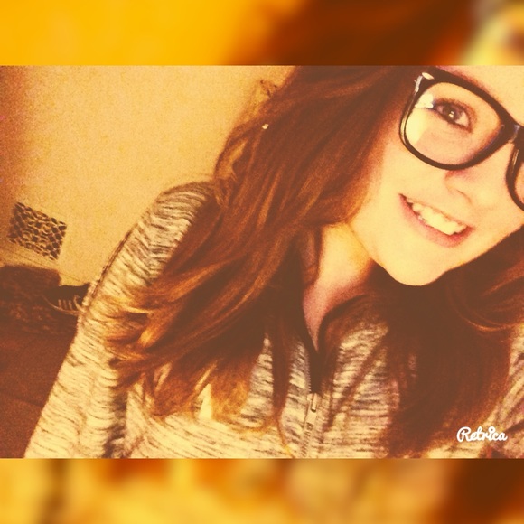 Profile Picture of Tabitha Snyder (@uhh_tabitha) on Poshmark