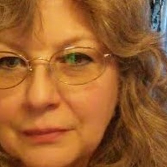 Profile Picture of Sheila Picht (@sheilapicht) on Poshmark