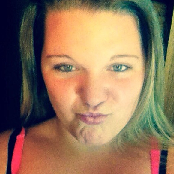 Profile Picture of Chelsea Sword (@chelseahelena17) on Poshmark