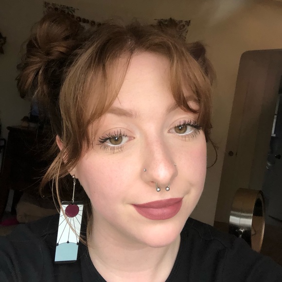 Profile Picture of Samantha Torborg (@sammyxjean) on Poshmark