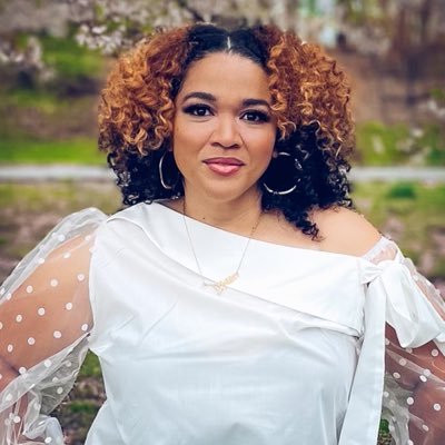 Profile Picture of Steph B. Jones Is On A “break” (@SJwritesLit) on Twitter