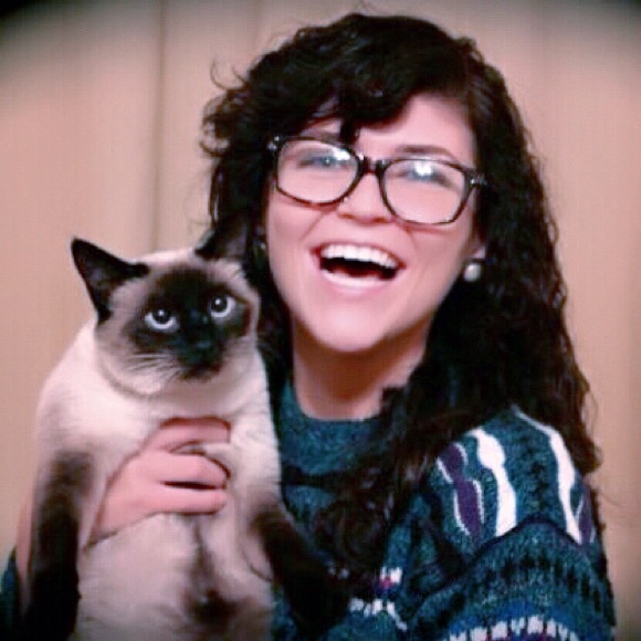 Profile Picture of Haley Heesacker (@mixmedia) on Poshmark