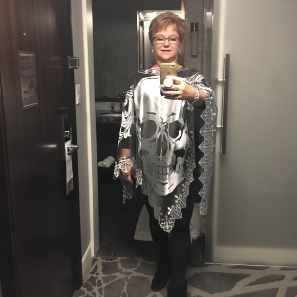 Profile Picture of Lisa Kochert (@lkochert) on Poshmark