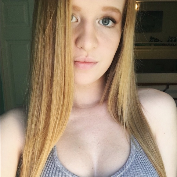 Sydney Vannoy - Poshmark Profile Picture of Sydney Vannoy (@sydneyvannoy) on Poshmark
