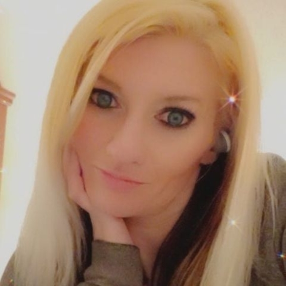 Profile Picture of Samantha Kanarr (@samvanpelt07) on Poshmark