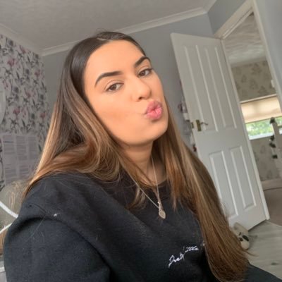 Profile Picture of Mia (@mia__patel) on Twitter