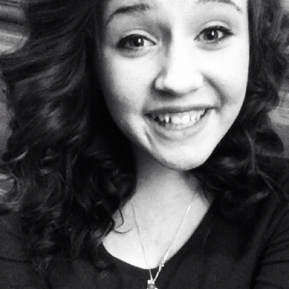 Profile Picture of Maddison Smith (@maddi_kole) on Poshmark