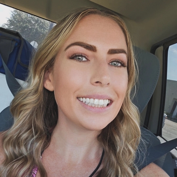 Profile Picture of Erica Bauer (@ebauerorlando) on Poshmark