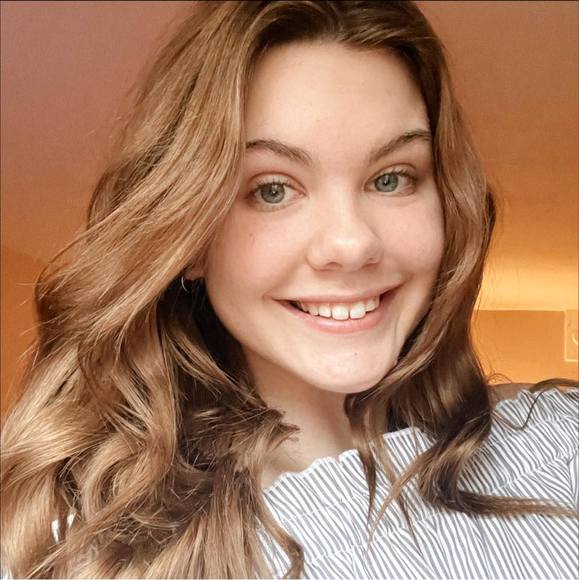 Profile Picture of Madison Aaker (@madisonaaker) on Poshmark