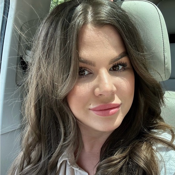 Profile Picture of Cara Crawford (@caraecrawford87) on Poshmark