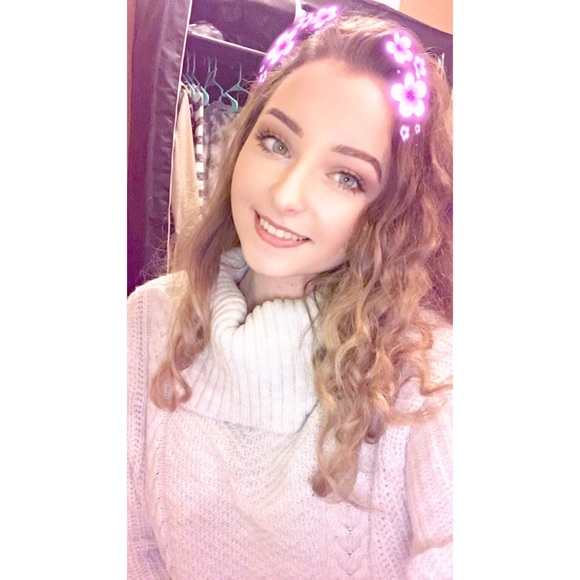 Profile Picture of Sydney Rissler (@syddr2) on Poshmark