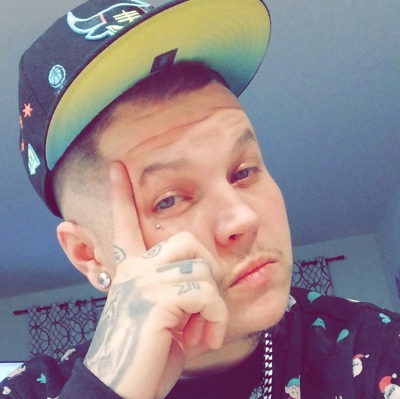 Profile Picture of Michael Hatch (@hatchmichael75) on Poshmark