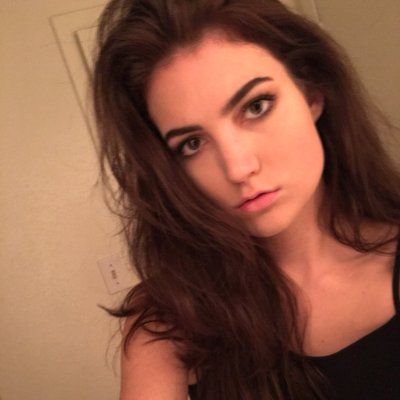 Profile Picture of Caroline (@Caroline_Core) on Twitter