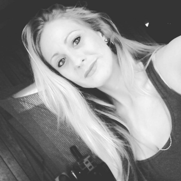 Profile Picture of Stacy Wickam (@stacy_wickam) on Poshmark