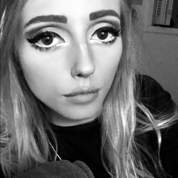 Profile Picture of Cameron Curphey (@curfizzle) on Poshmark