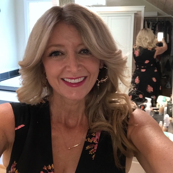 Profile Picture of Christie Coppola (@christiecoppola) on Poshmark