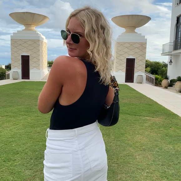 Profile Picture of Nora Mollitor (@noramollitor) on Poshmark