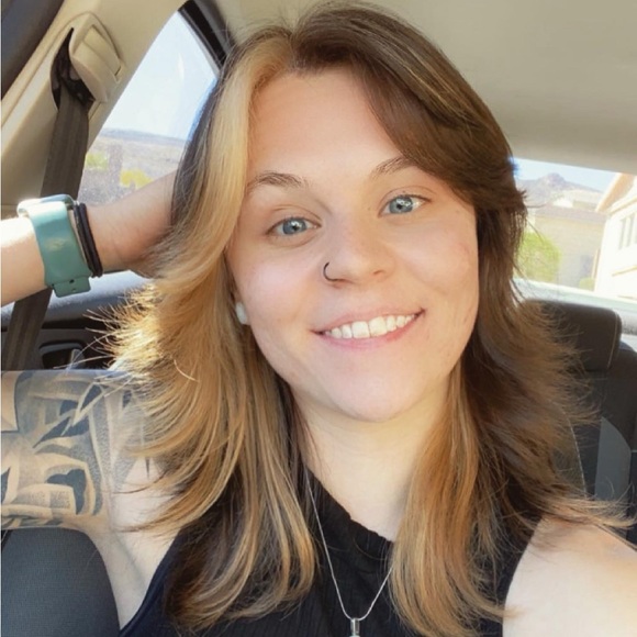 Profile Picture of Nicole Siciliano (@n_siciliano) on Poshmark