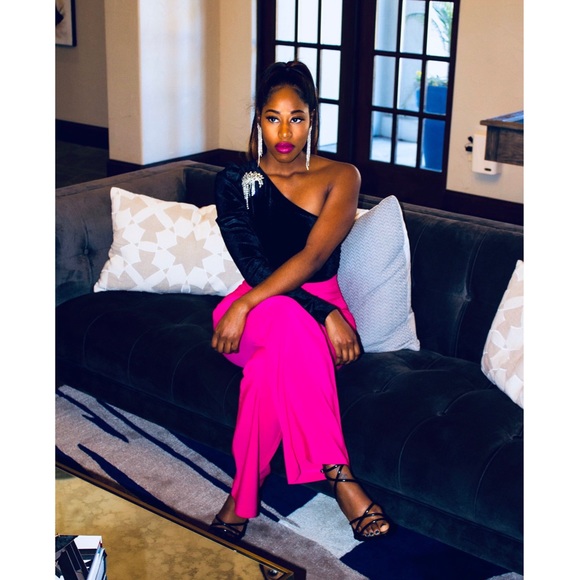 Jasmine Mckinney - Poshmark Profile Picture of Jasmine Mckinney (@jasminesm18) on Poshmark