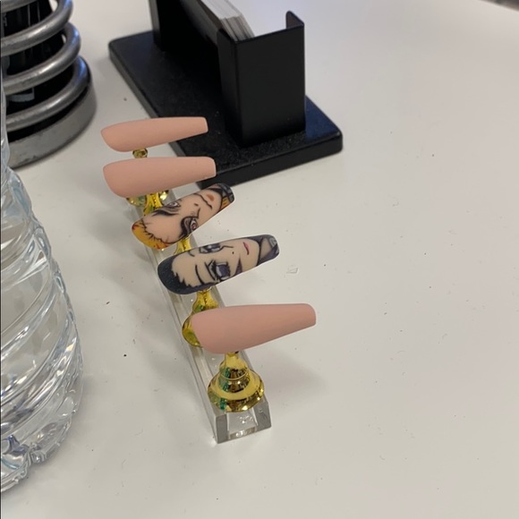 Profile Picture of Zelene Vargas (@zeeveee) on Poshmark