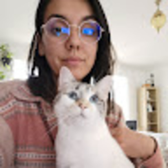 Profile Picture of Marine Charrier (@marinecharrier) on Poshmark