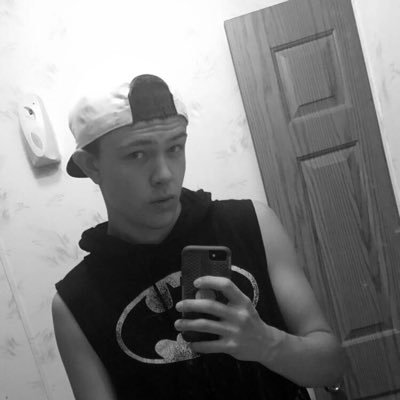 Profile Picture of Zach Moser (@im_batman1142) on Twitter