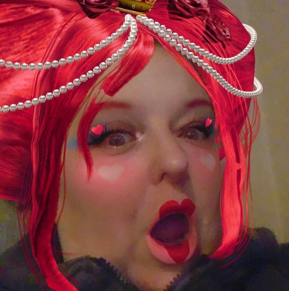 Profile Picture of Sharon Boissonnault (@mrsbusynut) on Poshmark