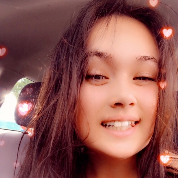 Profile Picture of Elody Hausselman (@elodyhausselman) on Poshmark