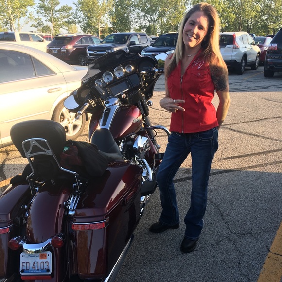 Profile Picture of Angel Reiterman (@lildevil_2) on Poshmark