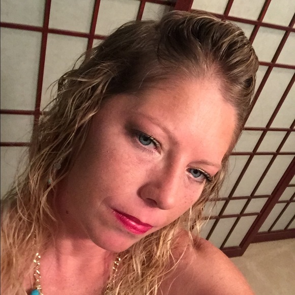 Profile Picture of Crystal Martin (@cmmartin923) on Poshmark