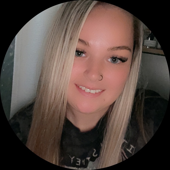 Profile Picture of Haley Fowler (@haleyhilt) on Poshmark