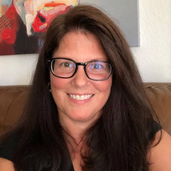 Profile Picture of Michelle Tucker (@manmtucker) on Poshmark