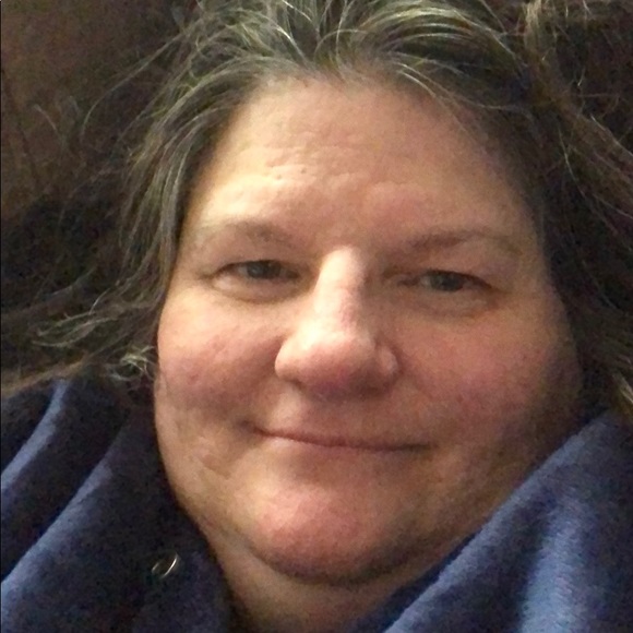Profile Picture of Christine Gemlo (@christinegemlo) on Poshmark