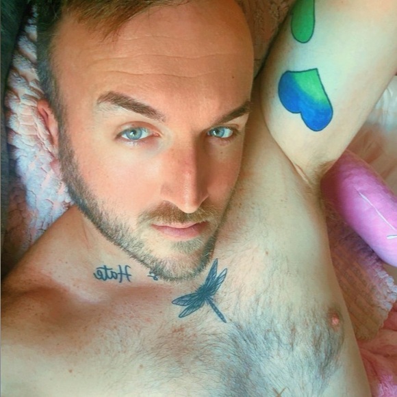 Profile Picture of David Torrey (@davidthefemme) on Poshmark