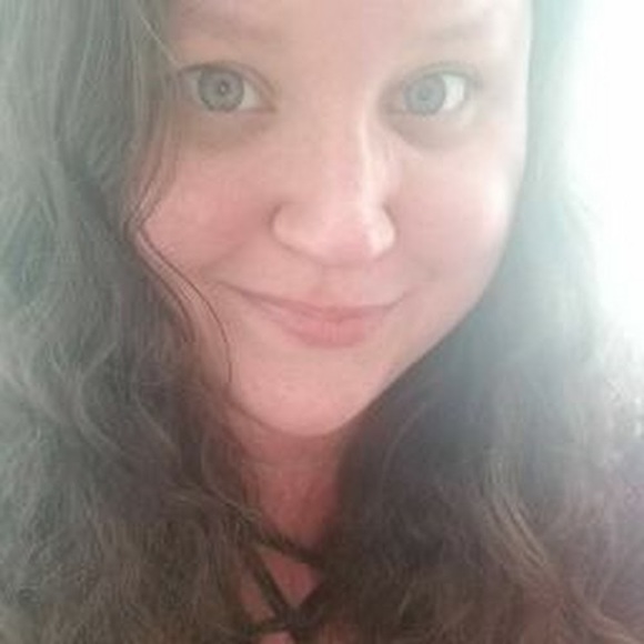 Profile Picture of Vickie Carr (@vcarr5) on Poshmark