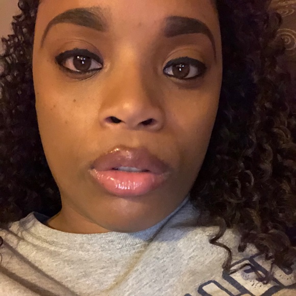 Profile Picture of Atiya Bellamy (@atiyabellamy) on Poshmark