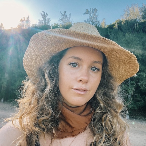 Profile Picture of Grace Hauge (@guavagracie) on Poshmark