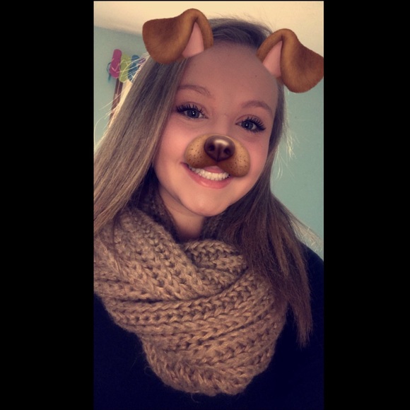 Profile Picture of Brianna Hayburn (@brii_hayburn23) on Poshmark