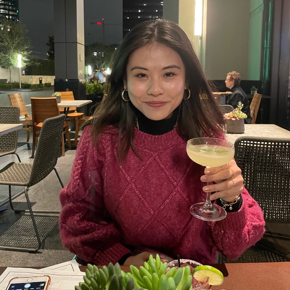 Profile Picture of Yichen Wang (@yichen_wang) on Poshmark