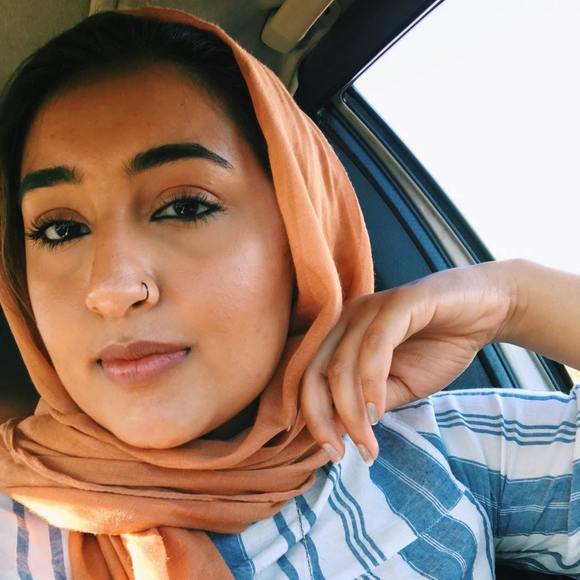 Profile Picture of Marium Navid (@mariumnavid) on Poshmark