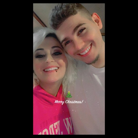 Profile Picture of Aaron Holliday (@hollidayboy) on Poshmark