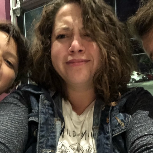 Profile Picture of Mirtha Buchillon (@mibuchi91) on Poshmark