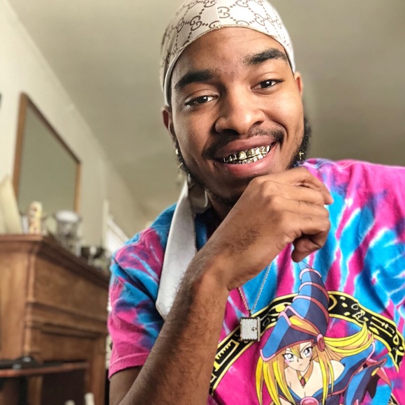 Profile Picture of Cam Scurlark (@understandnotes) on Poshmark