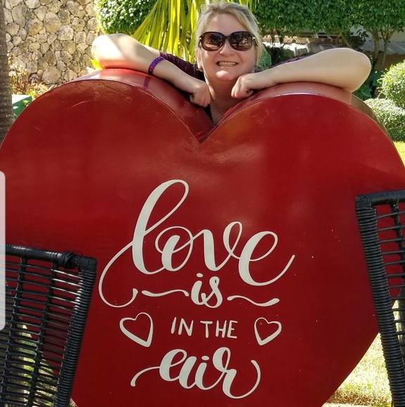 Profile Picture of Angela Foote dunne (@dunnes_angela) on Poshmark